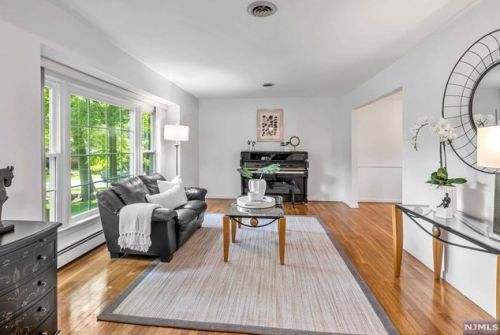 53 Midwood Ave, Allendale, NJ 07401-2219