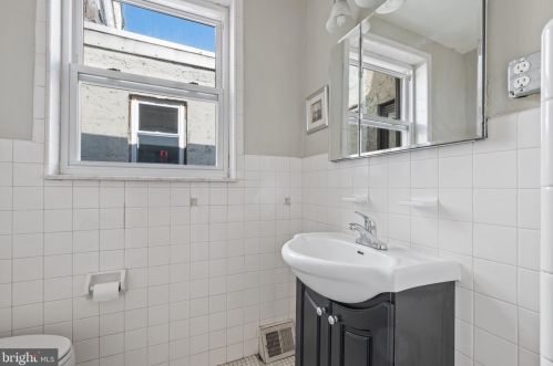 1424 Jackson St, Philadelphia PA  19145-3617 exterior