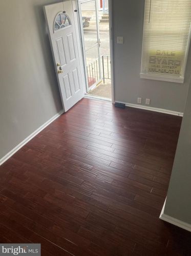 229 Middlesex St, Gloucester, NJ 08030-1437