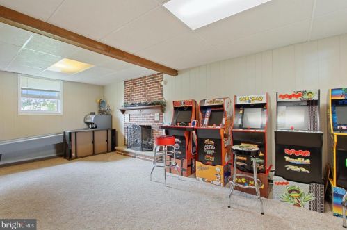 1464 Whispering Spg Dr, York PA 17408-8209 exterior