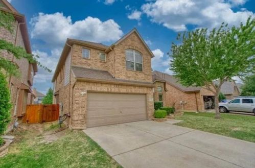 1216 Realoaks Dr, Fort Worth, TX 76131-3378