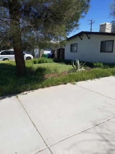 302 Avenue, Lancaster CA  exterior