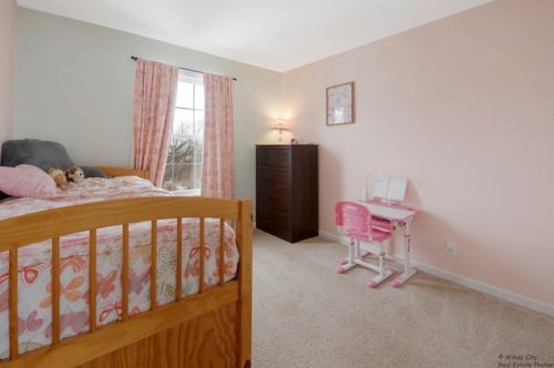 1550 Bristol Dr, Pingree Grove IL  60140-9038 exterior