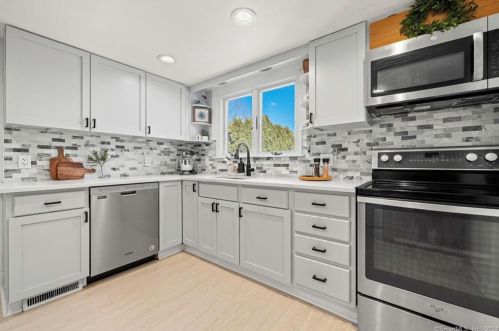 6 Harris St, Norwalk CT  06850-2015 exterior