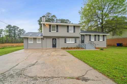 9145 Carlton Trl, Porterdale, GA 30014-1214