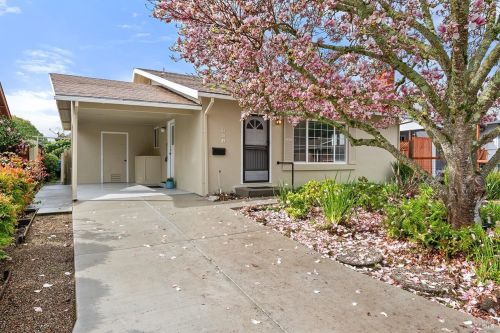 301 Orangewood Dr, Healdsburg, CA 95448-4322
