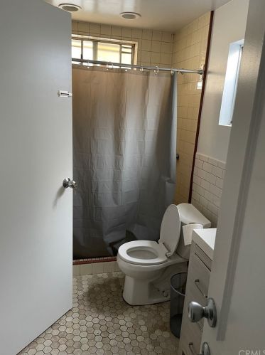 4706 118 St, Hawthorne CA 90250-2130 exterior