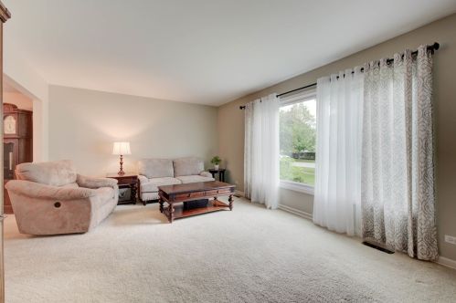 929 Manchester St, Naperville IL  60563-2133 exterior