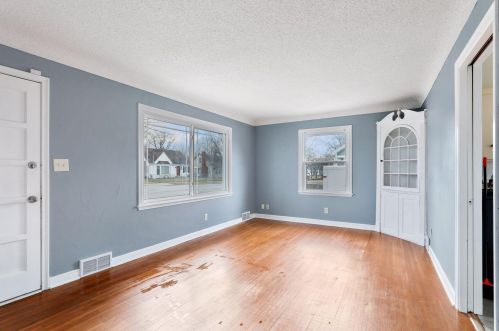 1349 6 St, Saint Paul MN  55106-4801 exterior
