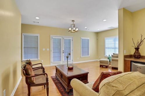 201 Bowen Cir, Atlanta GA  30315-2603 exterior