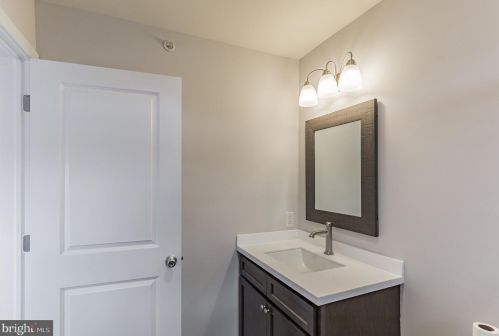 2033 4 St, Philadelphia PA 19122-1509 exterior