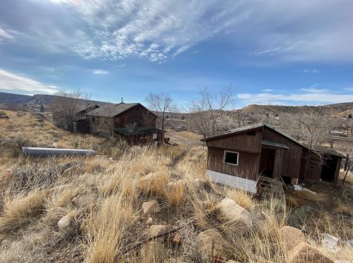 618 Railroad Ave, Helper, UT 84526-1211