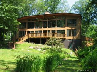 401 Three Corners Rd, Guilford, CT 06437-2523