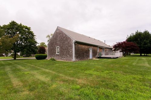 119 Gossets Turn Dr, Middletown, RI 02842-7904