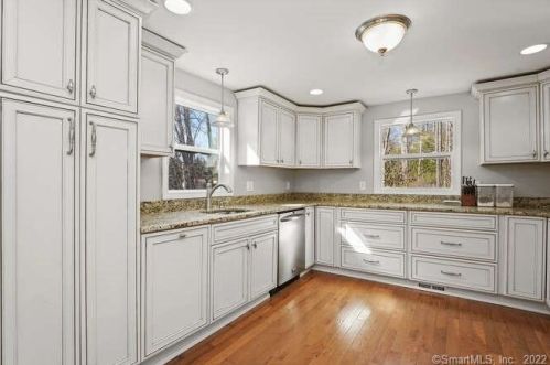35 Philo Curtis Rd, Sandy Hook CT  06482-1220 exterior