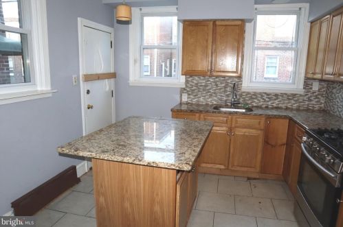 6515 18th St, Philadelphia, PA 19126-3402
