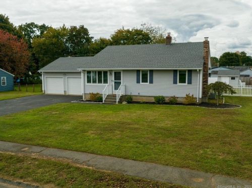 32 Laurel St, Southington CT  06489-1226 exterior