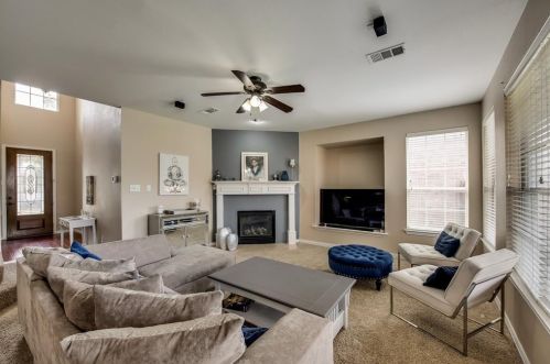 1617 Hawkins Ct, Carrollton TX  75010-3252 exterior