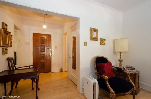 6507 Mozart St, Chicago, IL 60645-4335