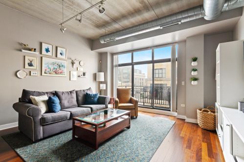 3245 Ashland Ave, Chicago, IL 60608-6241