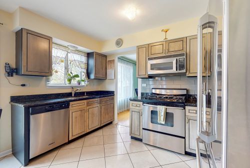 1854 Longboat Dr, Elk Grove Vlg, IL 60007-6927