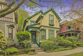 1720 Hoyt St, Portland OR  97209-2227 exterior