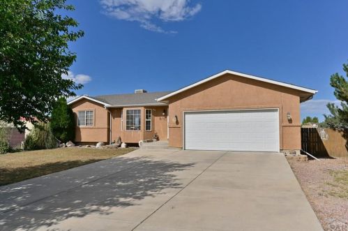 655 Song Sparrow Dr, Pueblo, CO 81007-6059