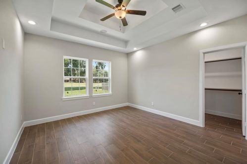 614 Longhorn Trl, Angleton TX 77515-9623 exterior