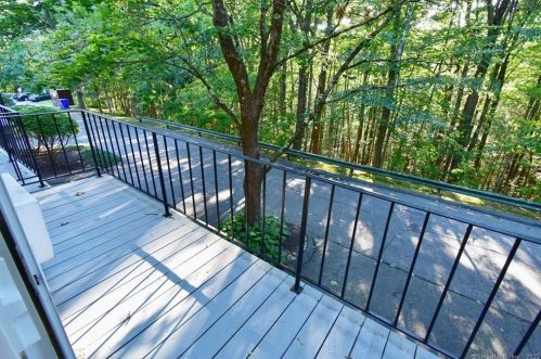 95 Hunter Ct, Torrington, CT 06790-2818