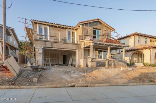 4679 Summit Ave, Simi Valley, CA 93063-1414