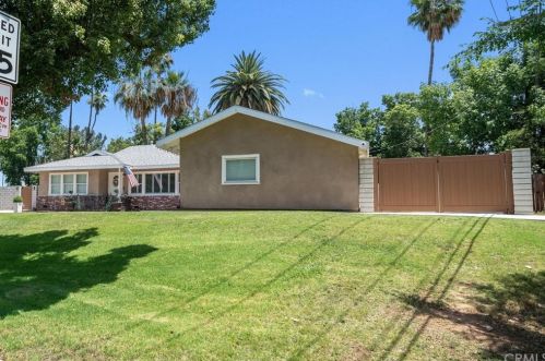 2321 Daventry Rd, Riverside CA  92506-1531 exterior