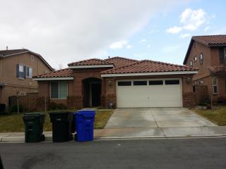 16466 Gala Ave, Fontana, CA 92337-1526