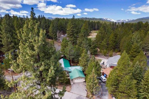 10458 Reynold Way, Truckee CA  96161-1805 exterior