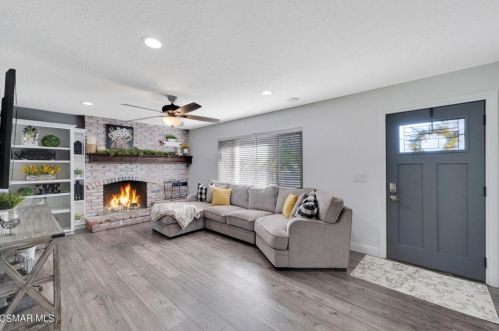 2247 Burke Ct, Simi Valley, CA 93063-2769