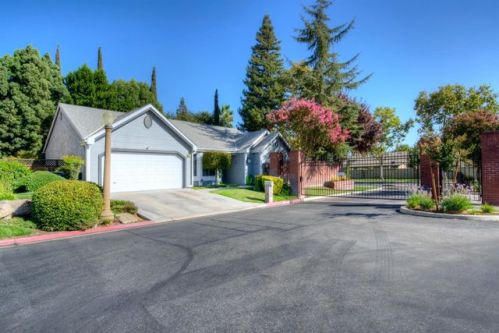 10701 Windham Bay Cir, Fresno, CA 93730-0845