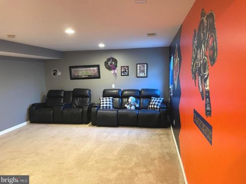 2258 Water Garden Dr, Hanover PA 17331-8319 exterior