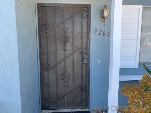 3261 Pearl Ln, Oceanside, CA 92056-4114