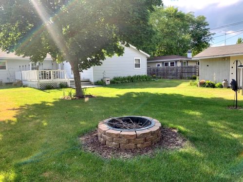 1516 Woodland Dr, Sycamore IL  60178-1042 exterior