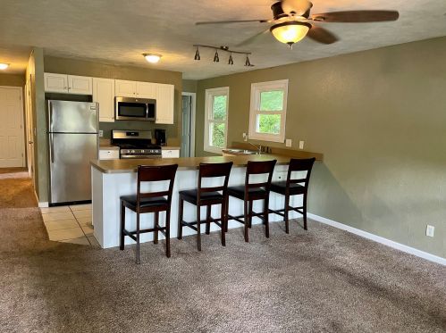 202 Ridgeview Ave, Rockford, IL 61107-5054