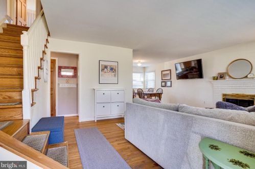 2220 Primrose Dr, Falls Church, VA 22046-1838