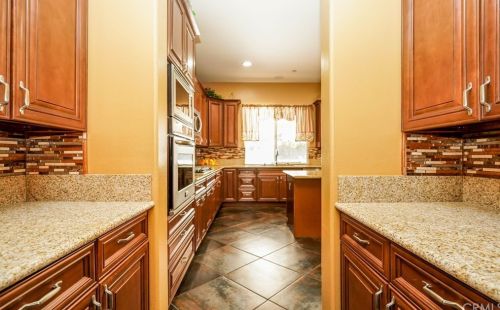 11440 Arizona Ave, Riverside CA  92503-8811 exterior