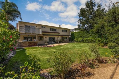 2067 Greengrove St, Orange CA  92865-3915 exterior