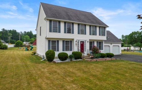 4 Ivans Ln, Dover, NH 03820-9131