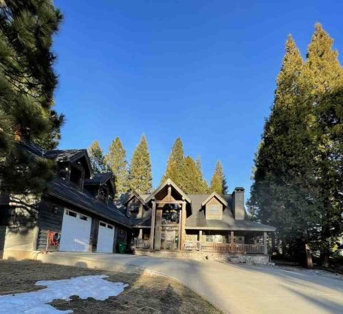 171 Manor Dr, Peninsula Village, CA 96137-9612