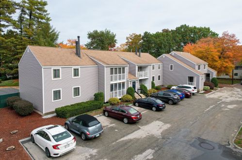 2 Snow Cir, Nashua, NH 03062-2918
