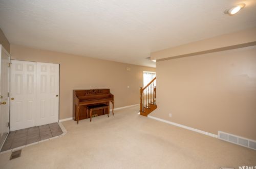 6948 Firefox Cir, Taylorsville UT 84081-5376 exterior