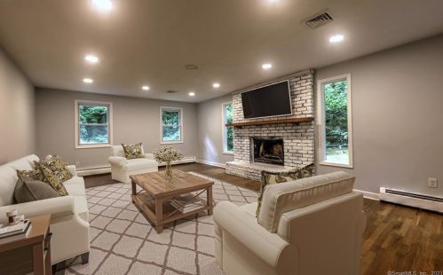 34 Brookwood Ln, Huntington CT  06484-2051 exterior