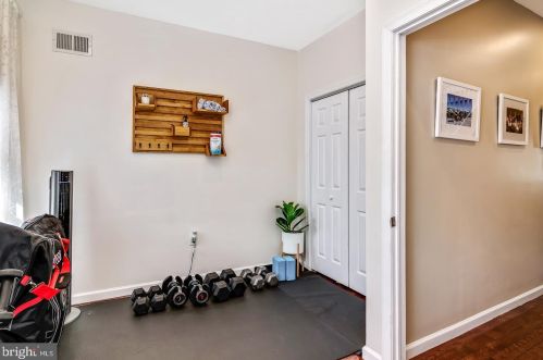 1029 Cleveland St, Philadelphia PA 19146-2648 exterior