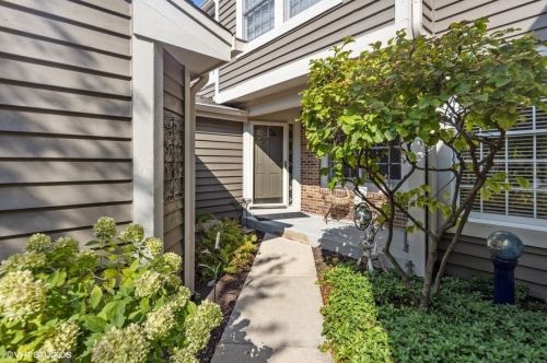 1444 Aberdeen Ct, Naperville, IL 60564-9797
