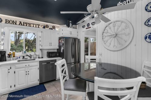 37 Walnut Ave, Tinton Falls NJ 07701-6132 exterior